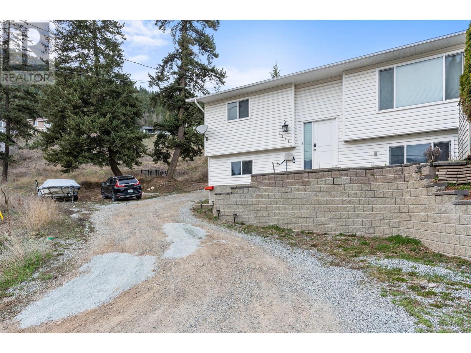 1718 Grandview Avenue, Lumby