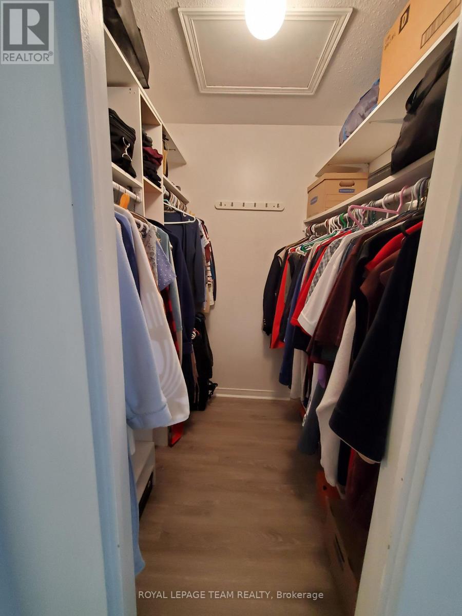 Photo 12 of 61 Mcgibbon Drive S, Ottawa ON