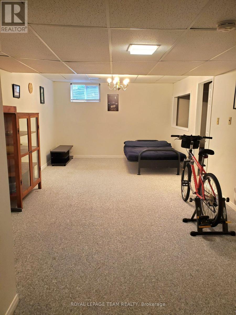 Photo 17 of 61 Mcgibbon Drive S, Ottawa ON