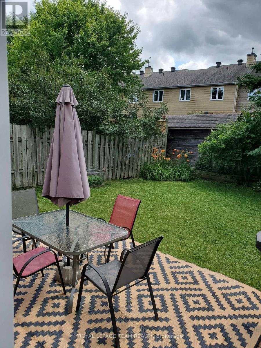Photo 14 of 61 Mcgibbon Drive S, Ottawa ON