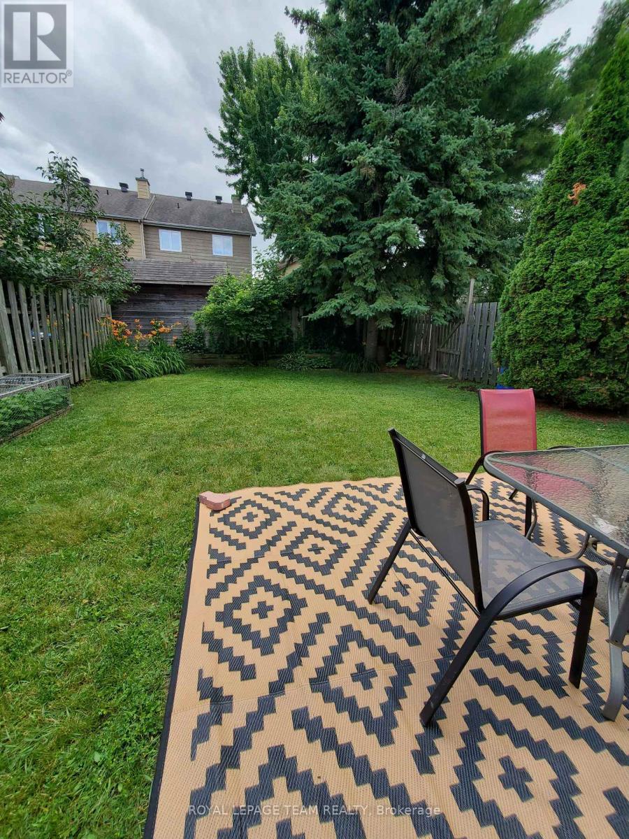 Photo 7 of 61 Mcgibbon Drive S, Ottawa ON