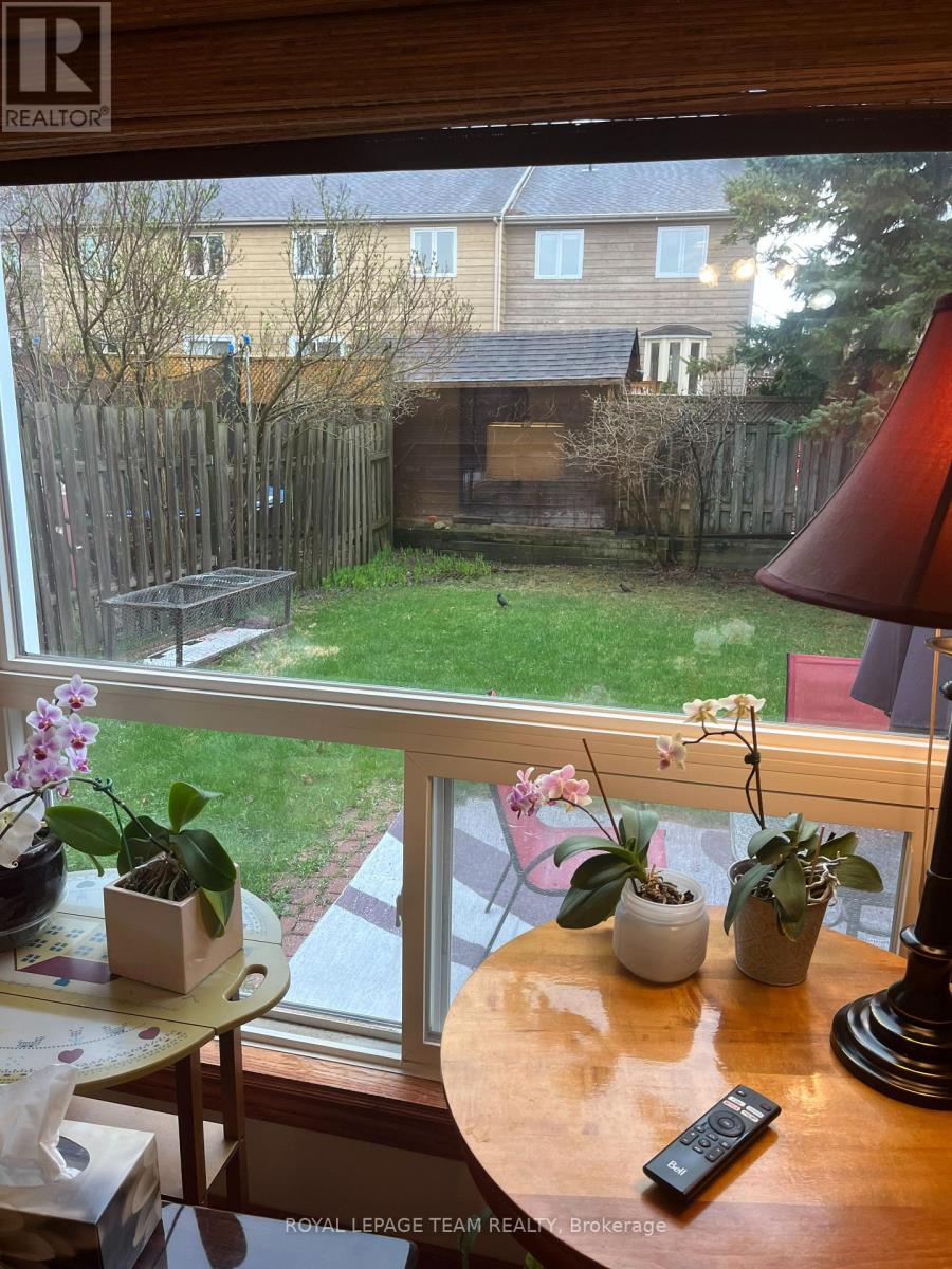 Photo 19 of 61 Mcgibbon Drive S, Ottawa ON