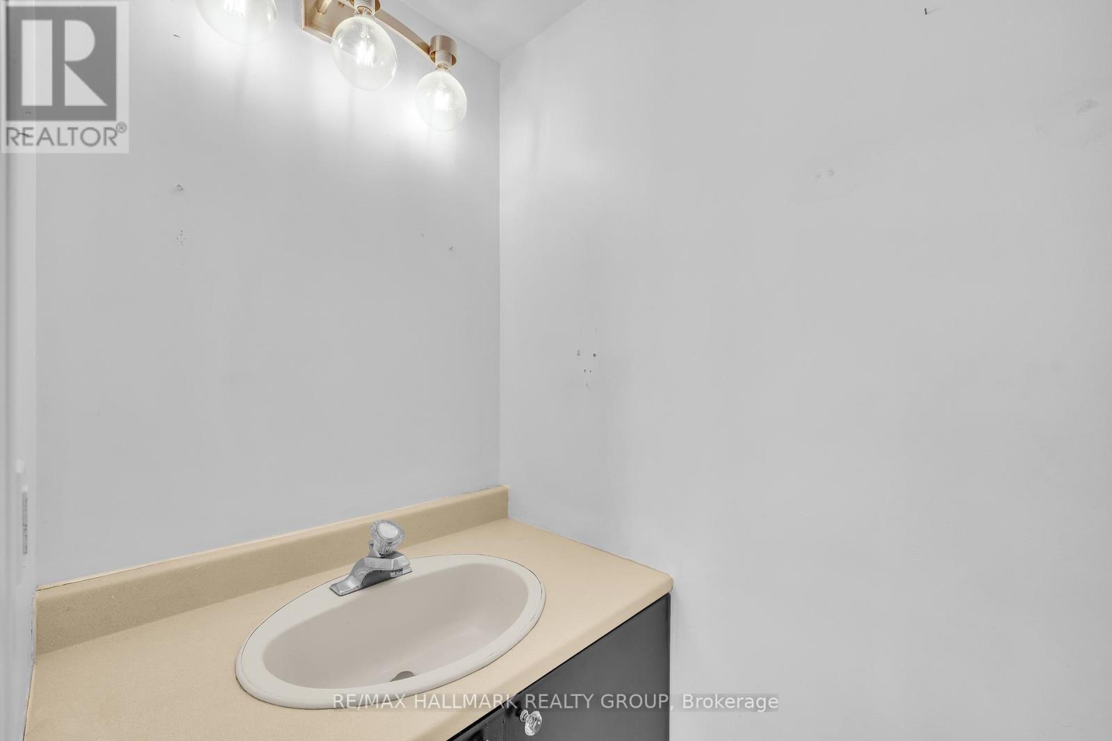 Photo 3 of 148 Charles Street, Arnprior ON