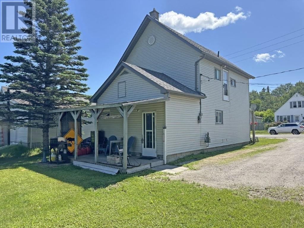 Photo 11 of 109 First Street, Nipigon ON