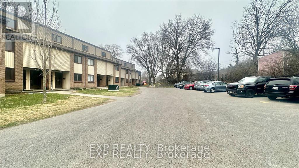 Photo 19 of 44 1200 Courtland Avenue E, Kitchener ON