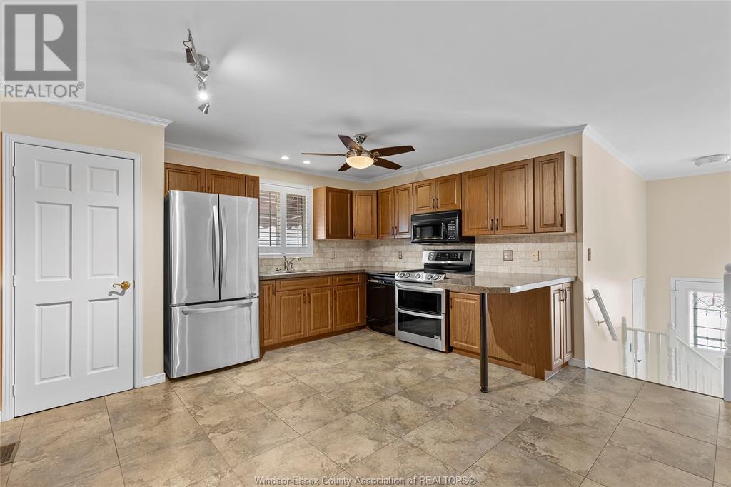 Photo 11 of 441 Merrill, Lasalle ON