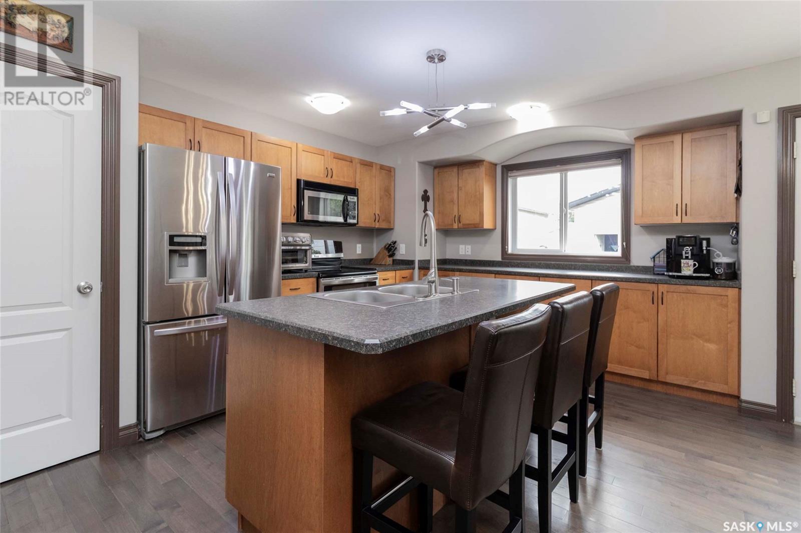 Photo 10 of 1405 7th Avenue N, Saskatoon SK