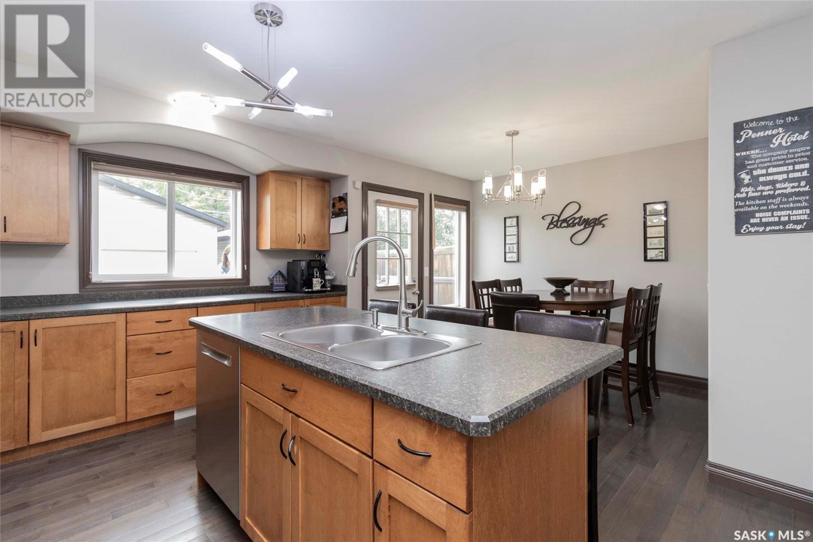 Photo 11 of 1405 7th Avenue N, Saskatoon SK