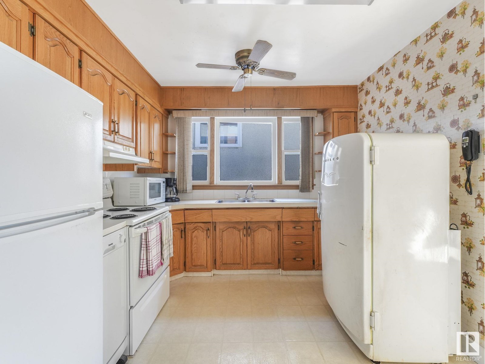 Photo 34 of 11929 54 St Nw, Edmonton AB