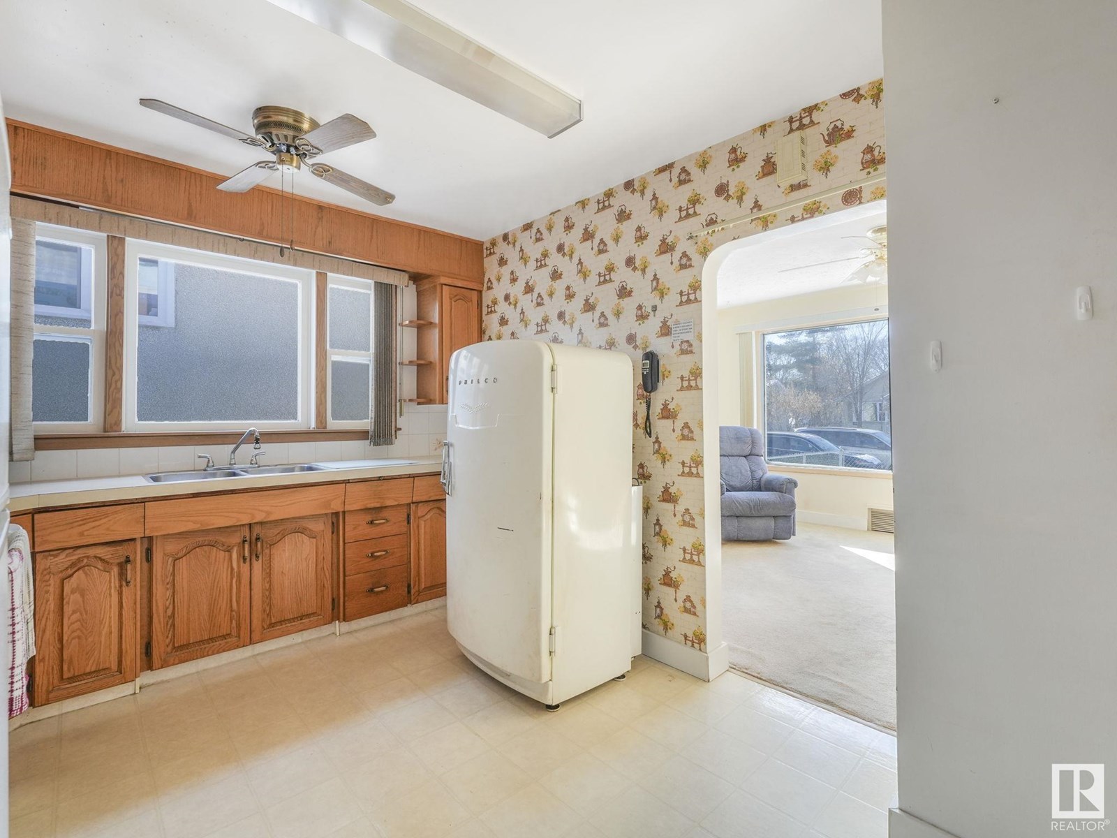 Photo 12 of 11929 54 St Nw, Edmonton AB