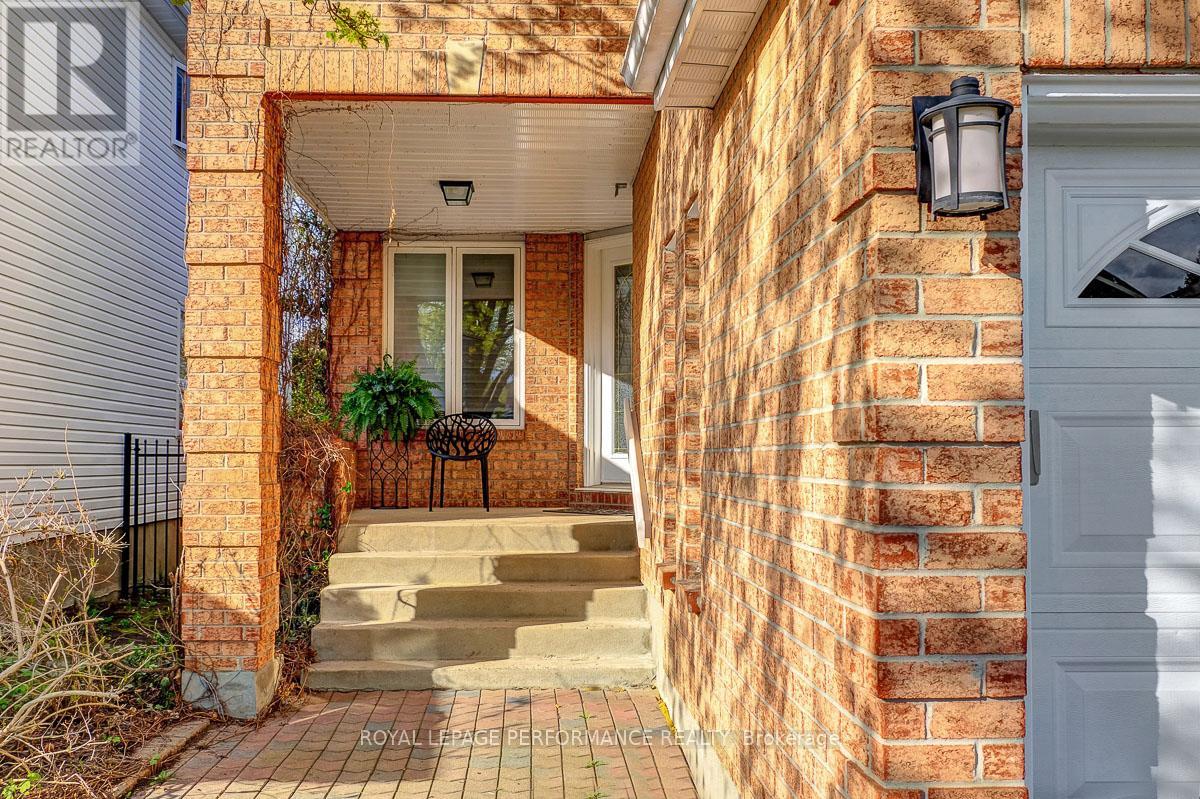 Photo 10 of 56 Ipswich Terrace, Ottawa ON