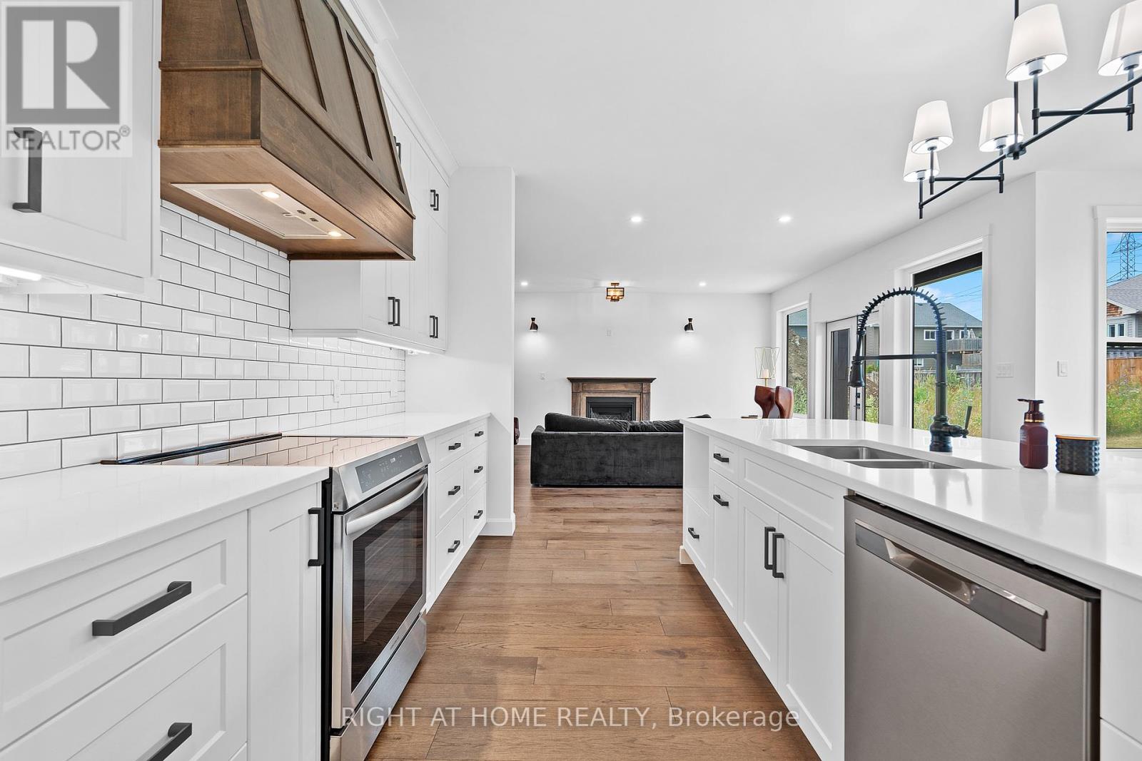 Photo 19 of 725 Squirrel Hill Drive, Kingston ON