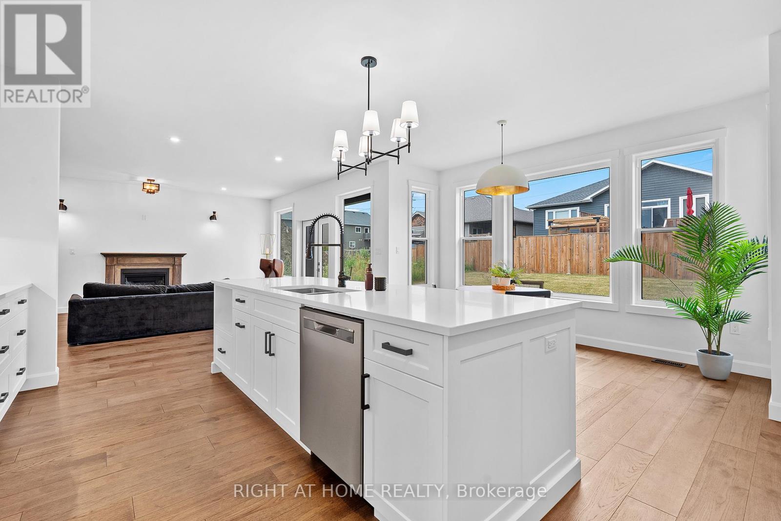 Photo 20 of 725 Squirrel Hill Drive, Kingston ON