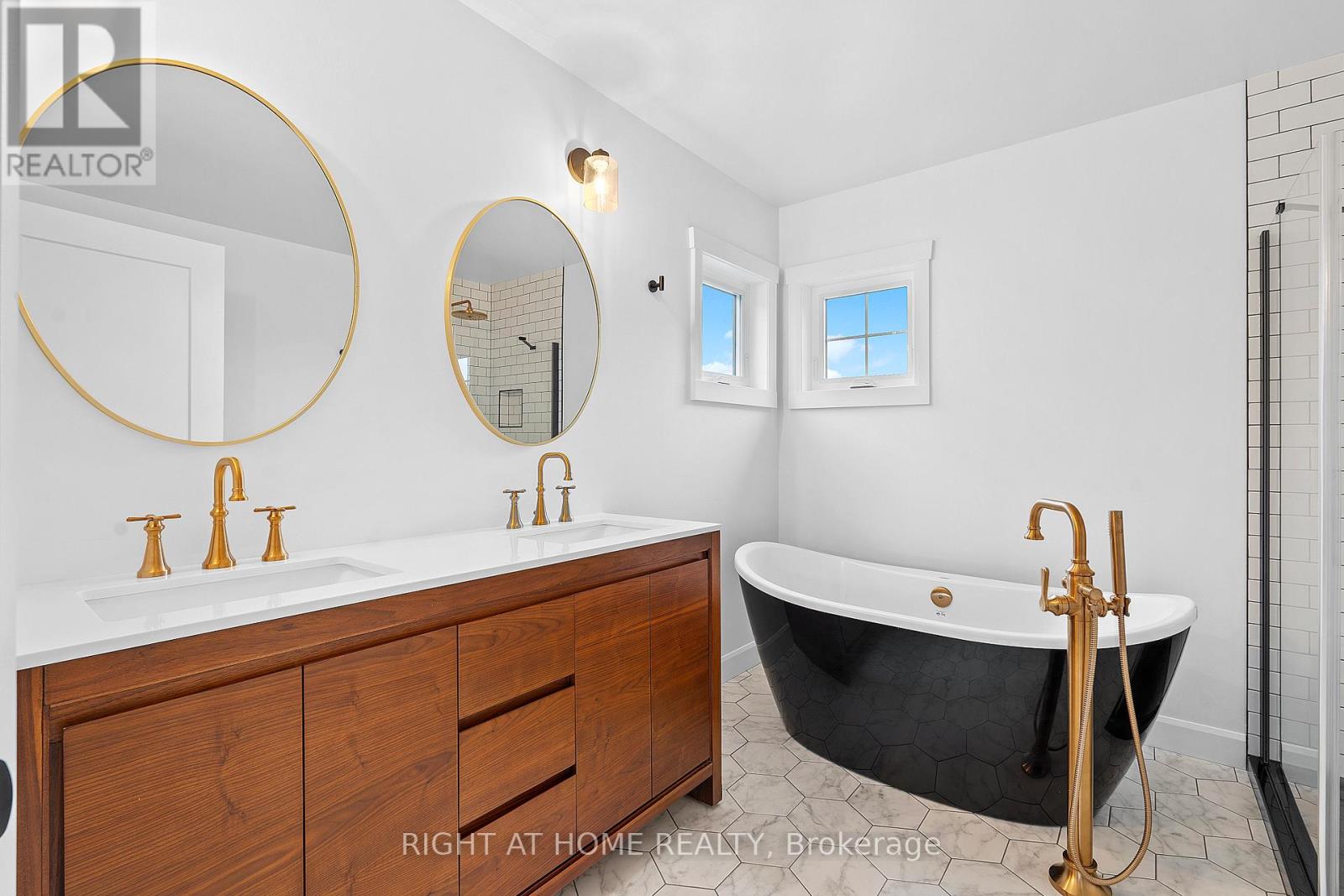 Photo 31 of 725 Squirrel Hill Drive, Kingston ON
