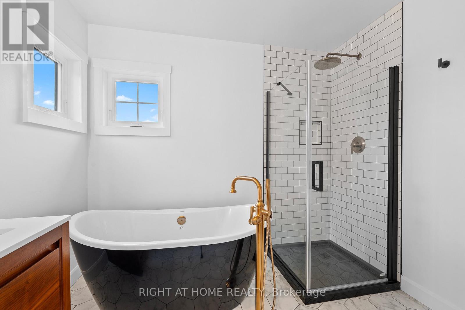 Photo 32 of 725 Squirrel Hill Drive, Kingston ON