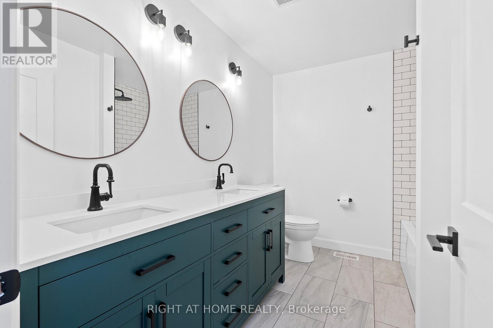 Photo 33 of 725 Squirrel Hill Drive, Kingston ON