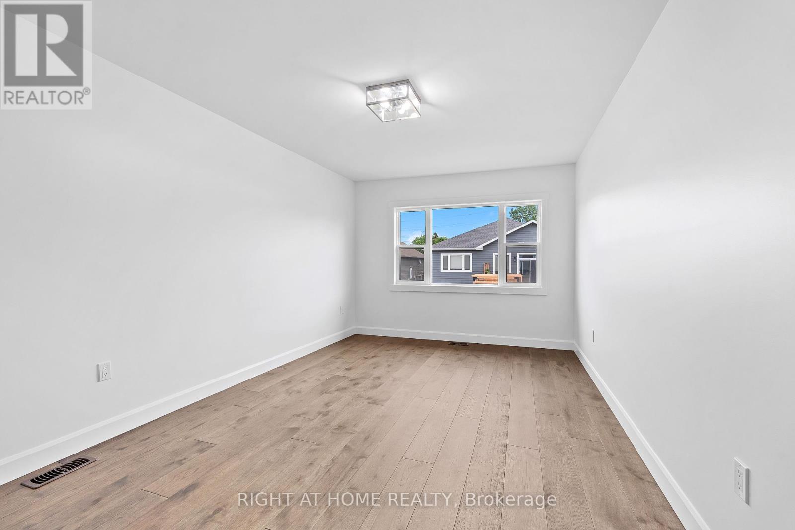 Photo 34 of 725 Squirrel Hill Drive, Kingston ON