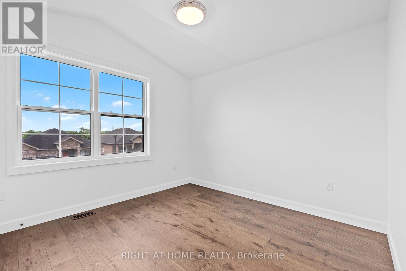 Photo 36 of 725 Squirrel Hill Drive, Kingston ON