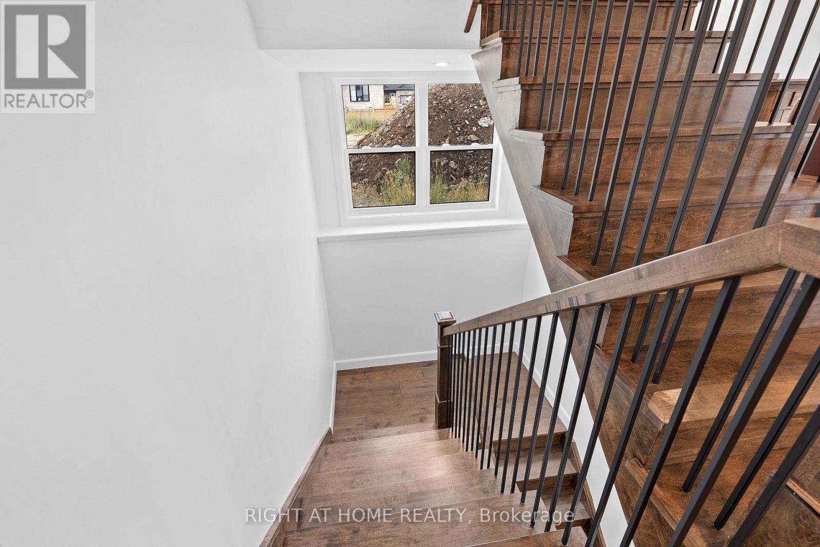 Photo 37 of 725 Squirrel Hill Drive, Kingston ON