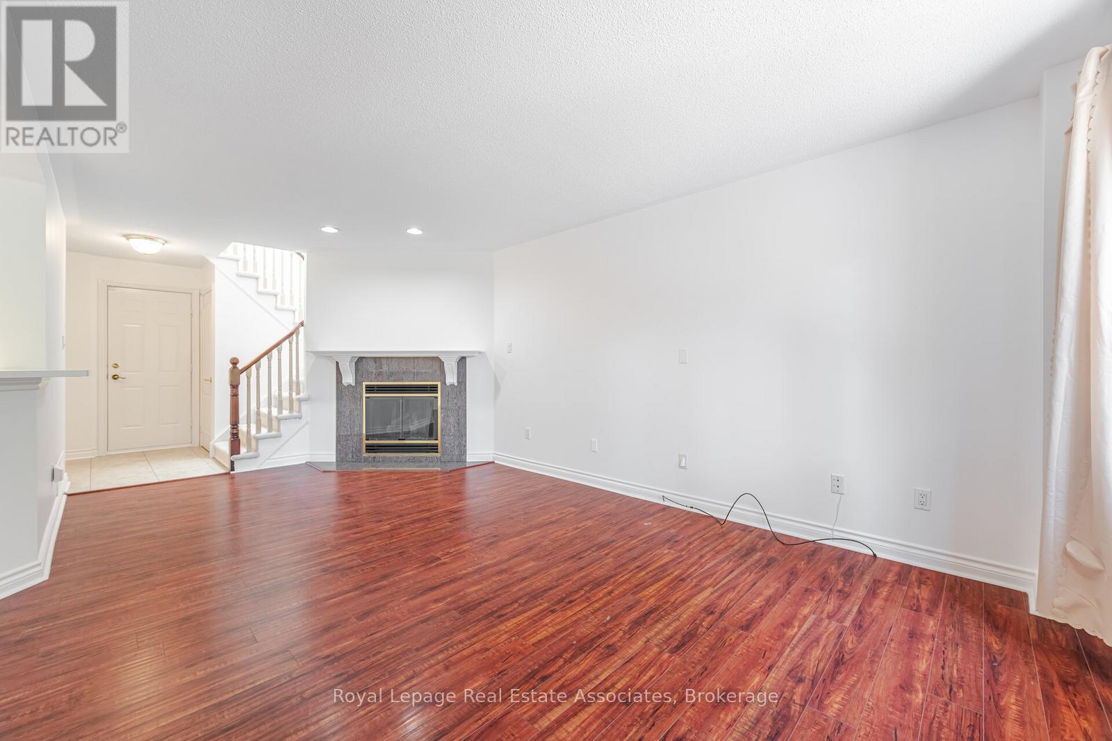 Photo 18 of 60 5480 Glen Erin Drive, Mississauga ON