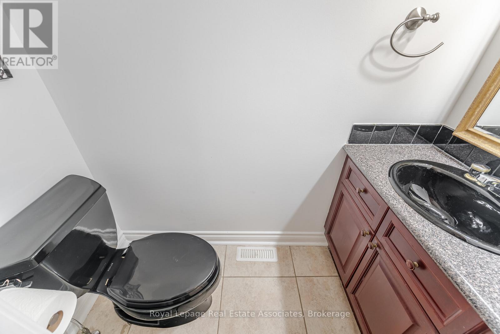 Photo 24 of 60 5480 Glen Erin Drive, Mississauga ON