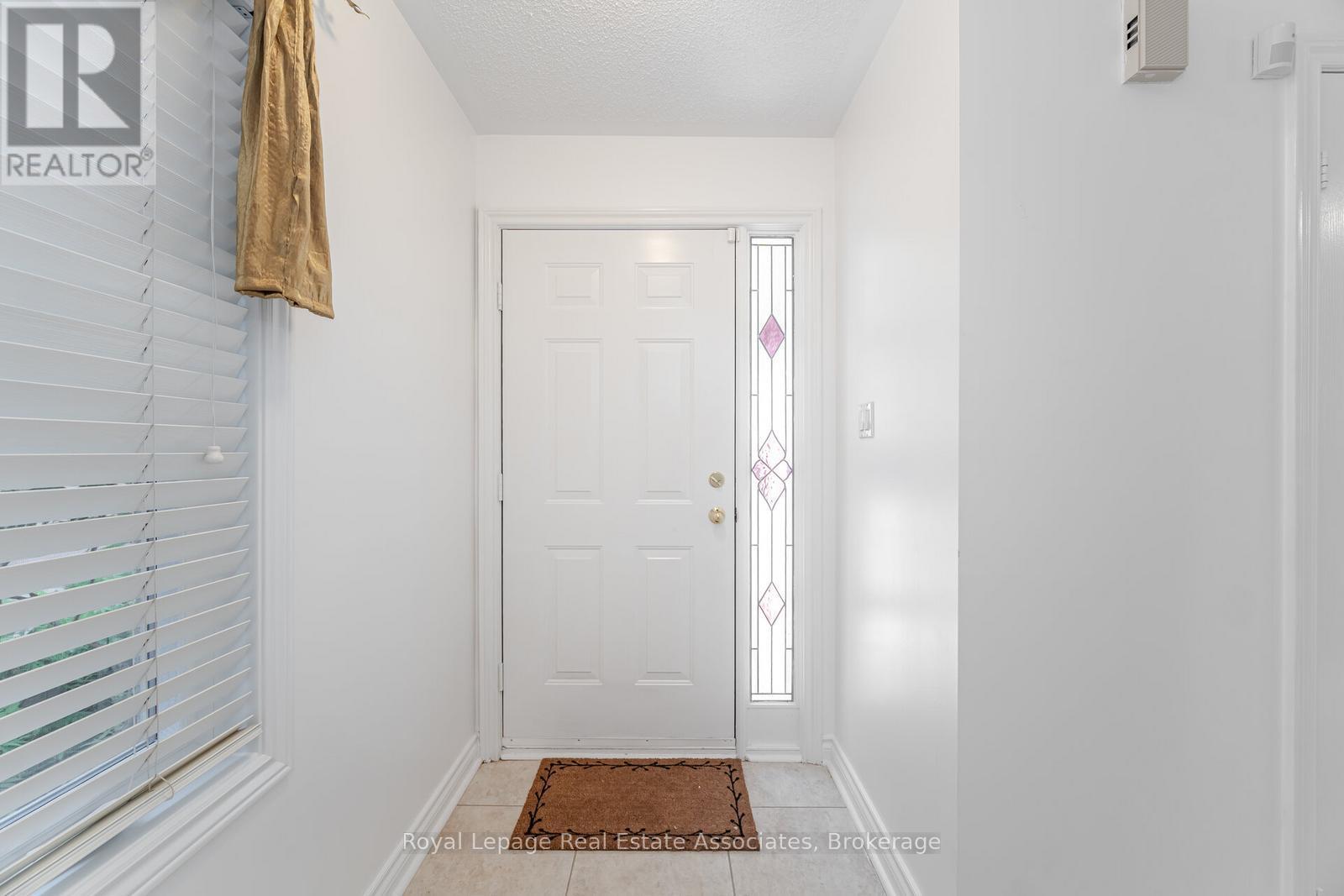Photo 4 of 60 5480 Glen Erin Drive, Mississauga ON