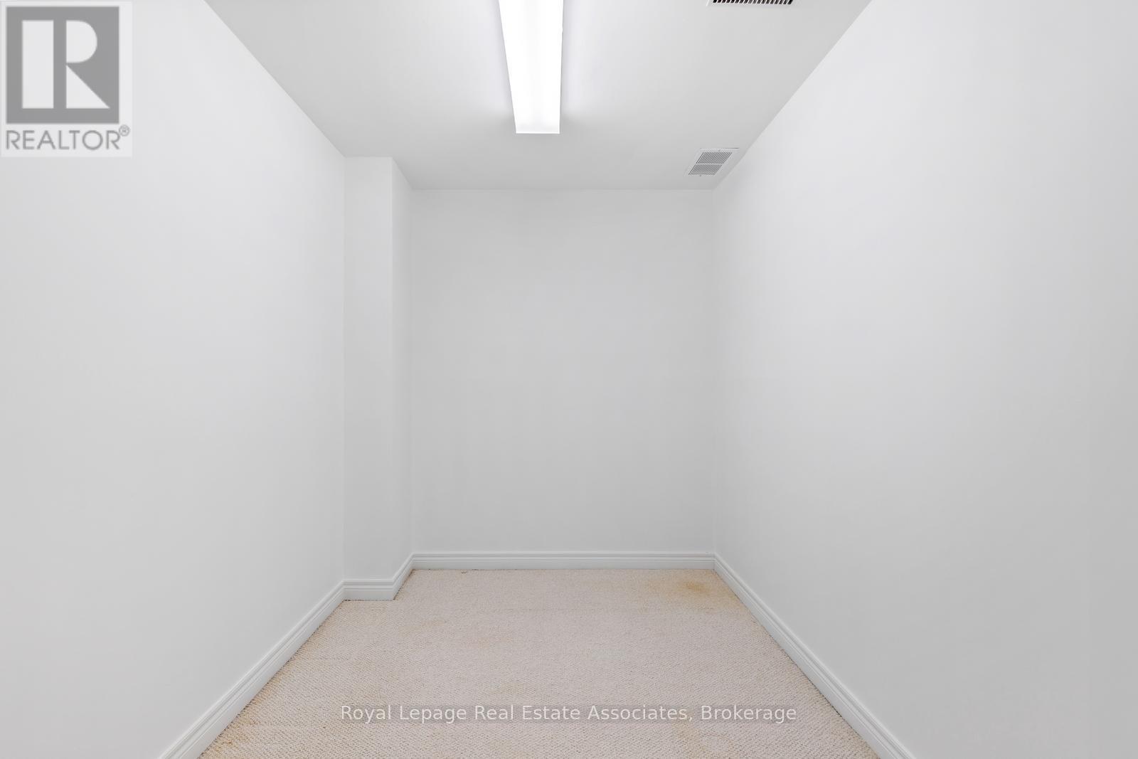 Photo 42 of 60 5480 Glen Erin Drive, Mississauga ON