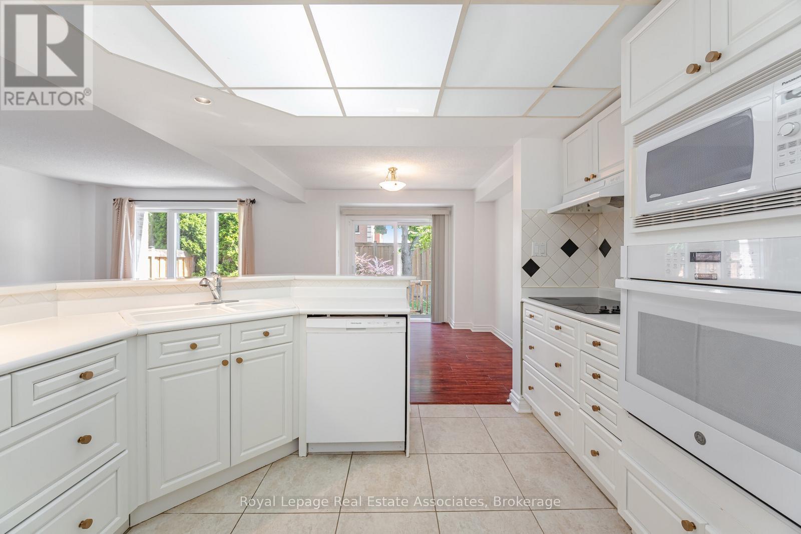 Photo 7 of 60 5480 Glen Erin Drive, Mississauga ON
