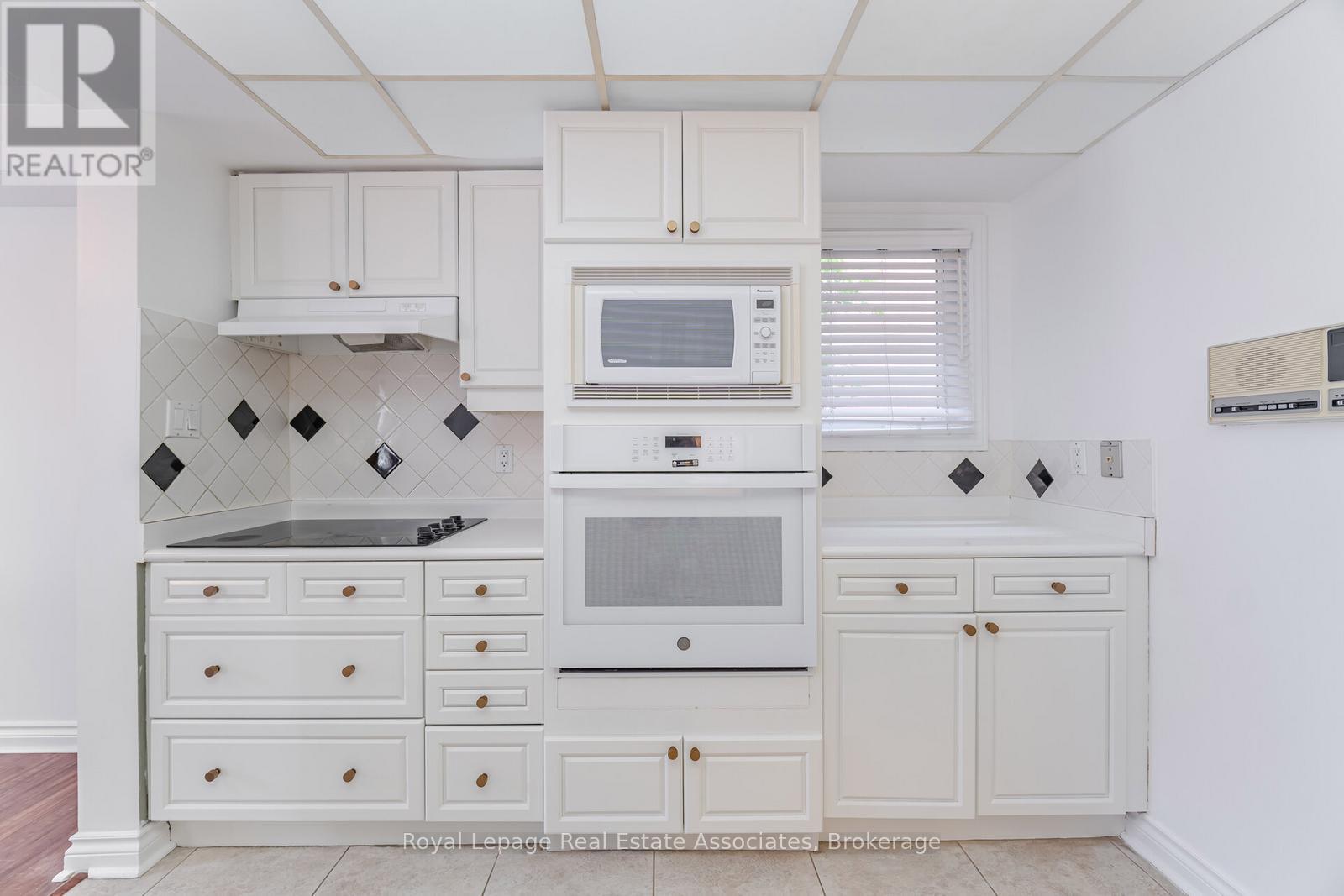 Photo 9 of 60 5480 Glen Erin Drive, Mississauga ON