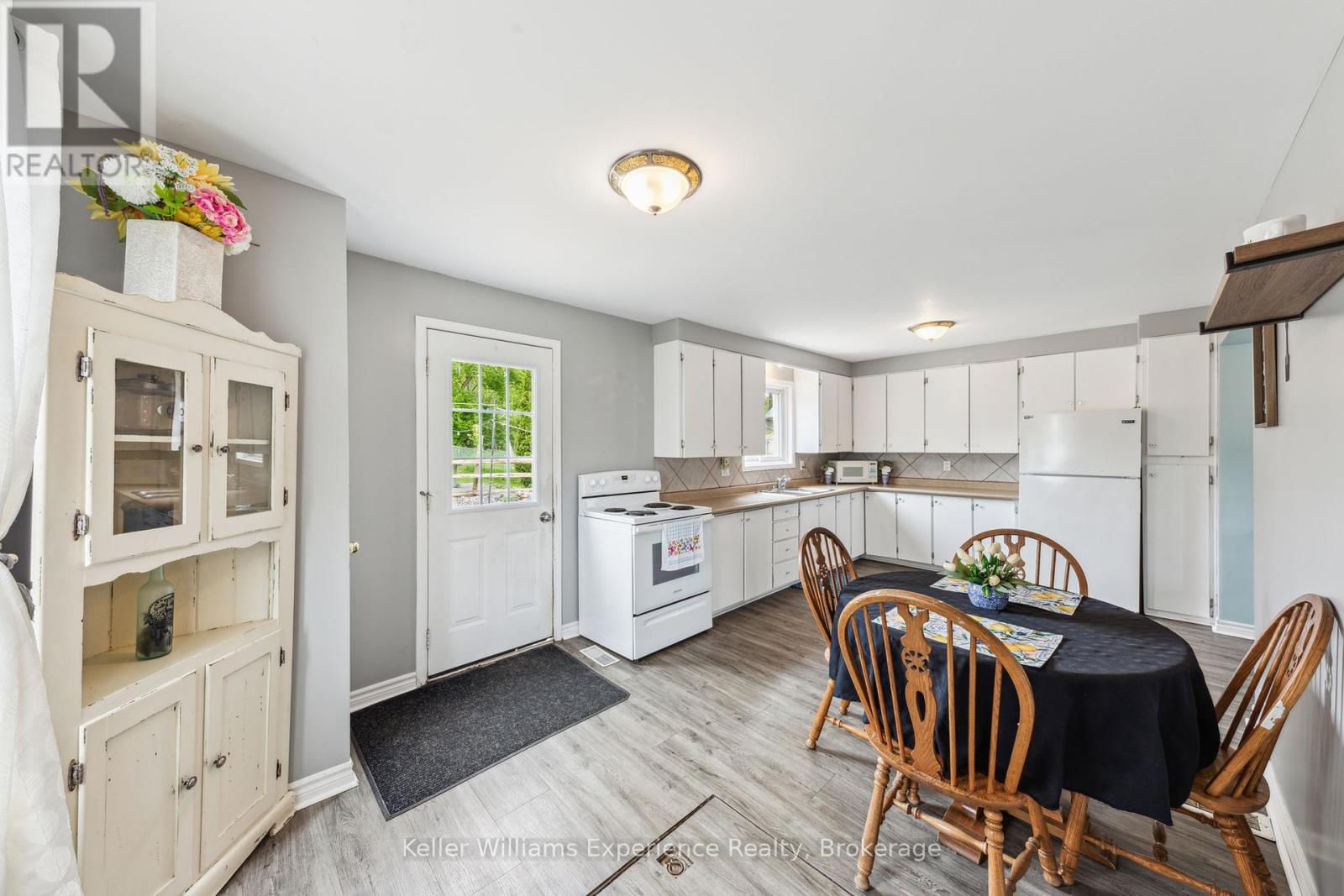 Photo 4 of 95 Fox Street, Penetanguishene ON
