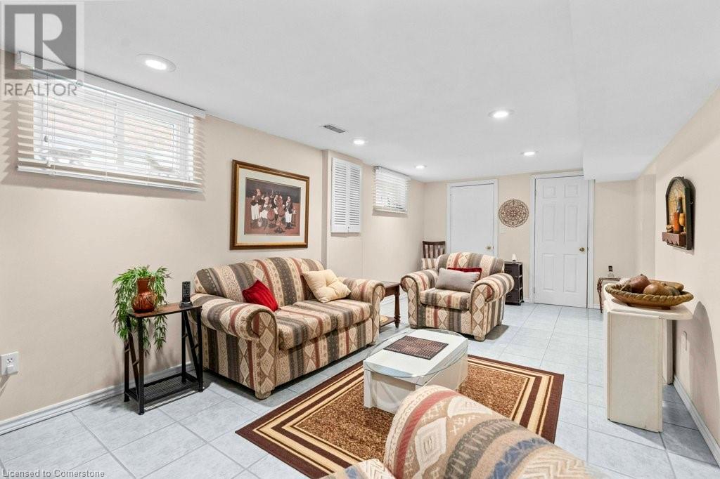 Photo 7 of 64 Abbot Drive, Hamilton ON