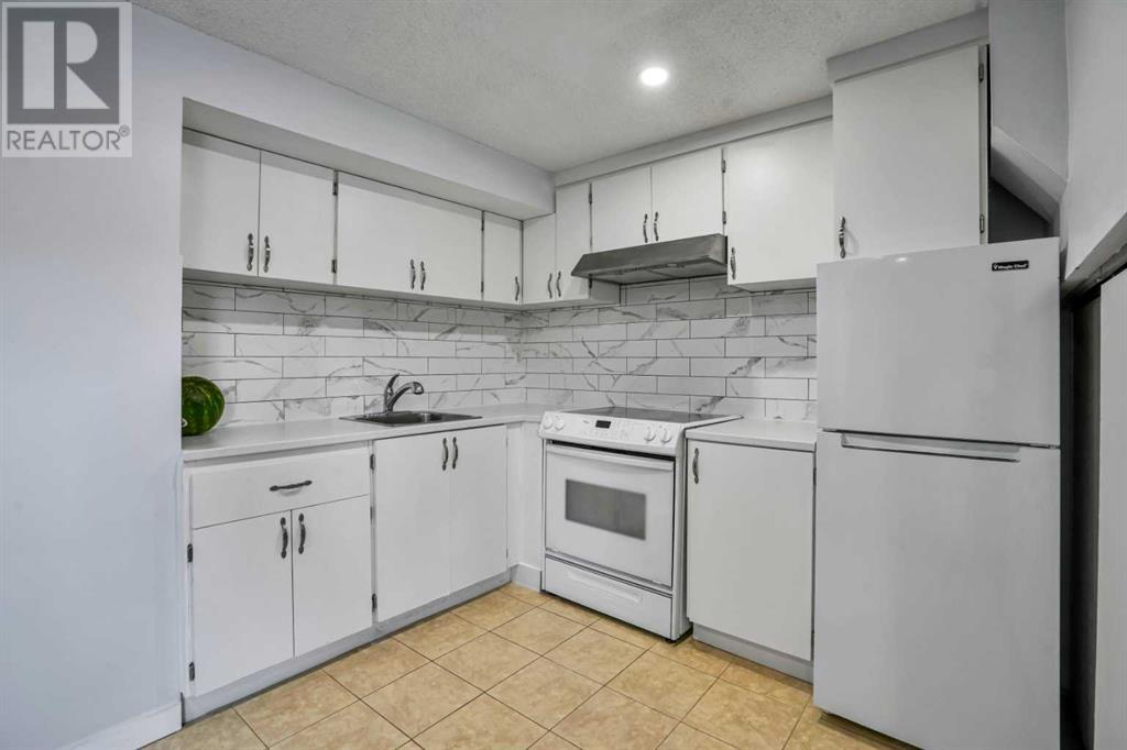 Single Family House Bungalow for Sale in  Aberfoyle Close NE Abbeydale Calgary 