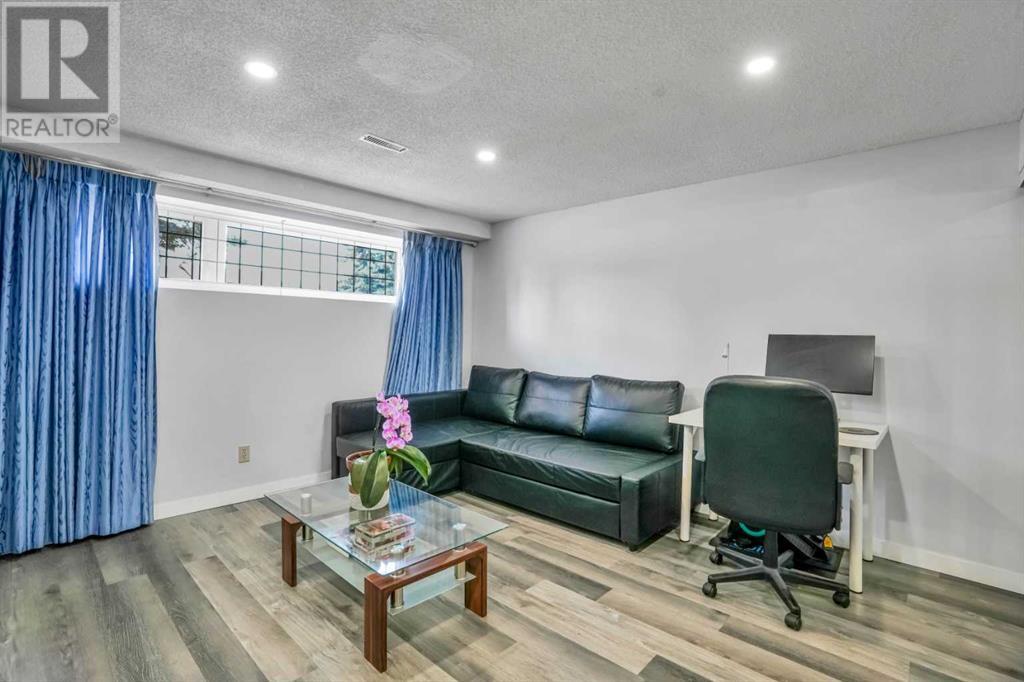 Single Family House Bungalow for Sale in  Aberfoyle Close NE Abbeydale Calgary 