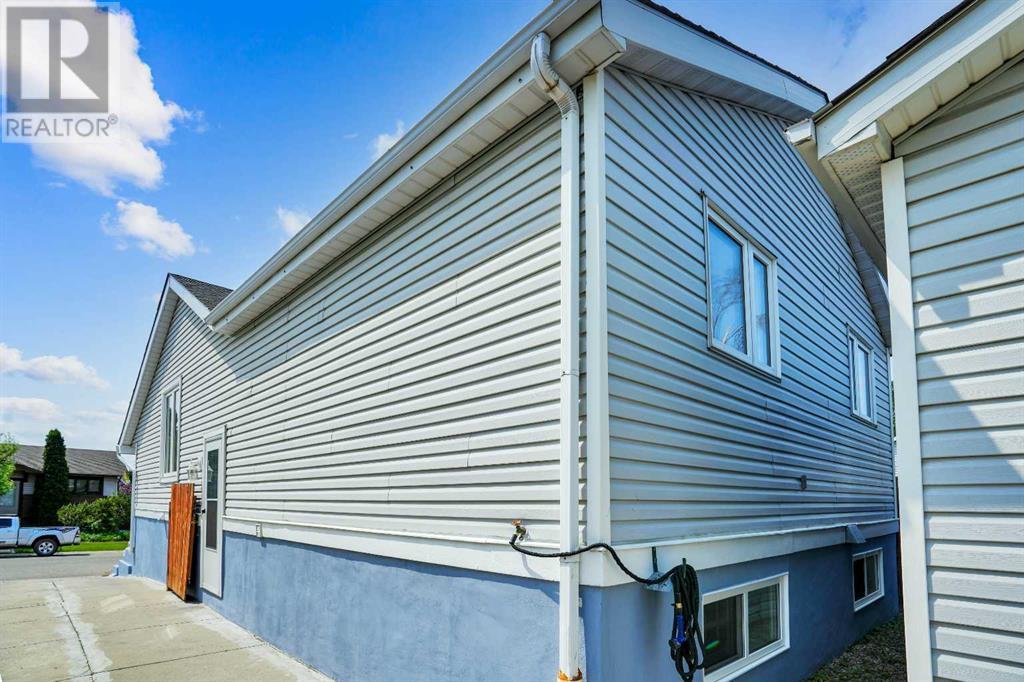 Single Family House Bungalow for Sale in  Aberfoyle Close NE Abbeydale Calgary 