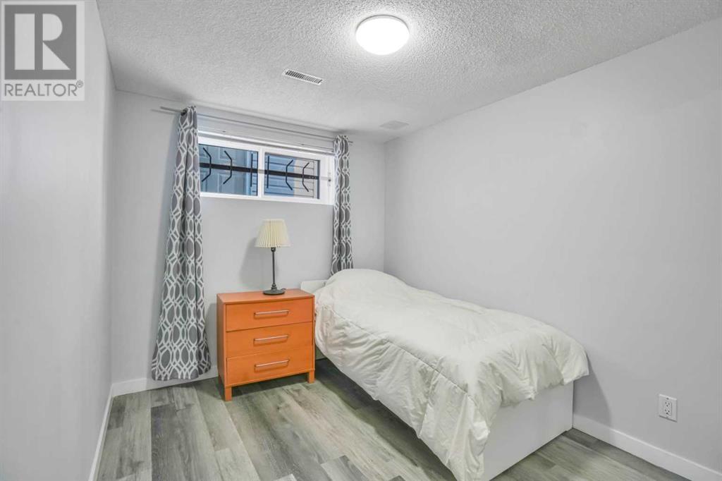 Single Family House Bungalow for Sale in  Aberfoyle Close NE Abbeydale Calgary 