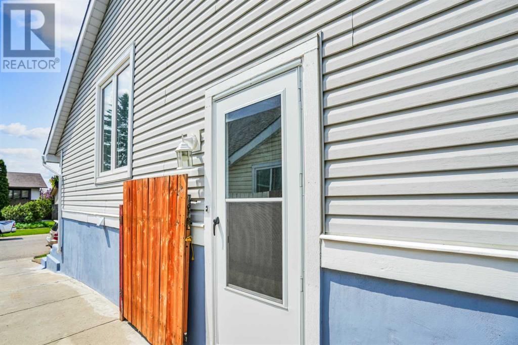 Single Family House Bungalow for Sale in  Aberfoyle Close NE Abbeydale Calgary 