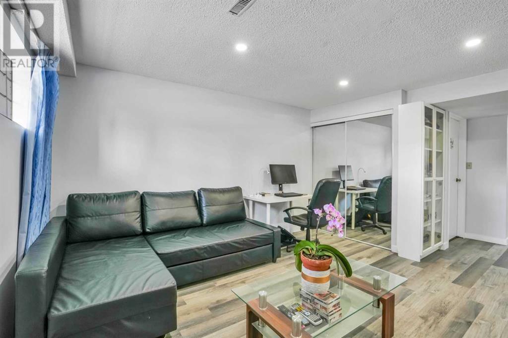Single Family House Bungalow for Sale in  Aberfoyle Close NE Abbeydale Calgary 