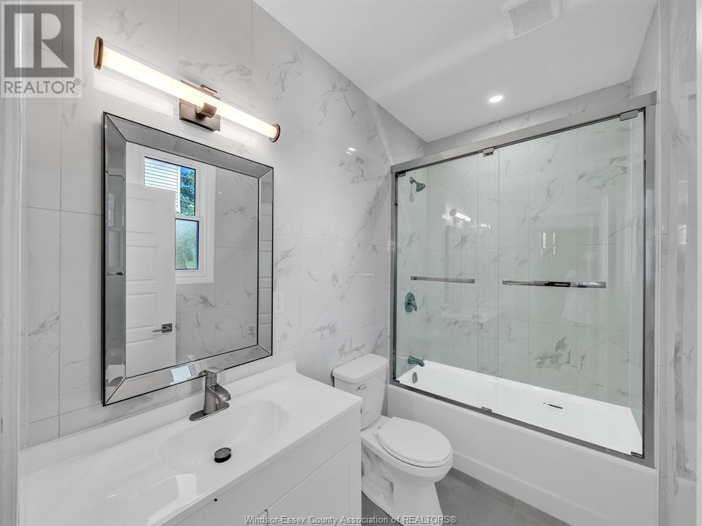 Photo 11 of 537 Elm Ave, Windsor ON