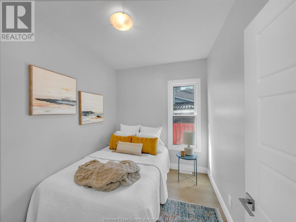 Photo 15 of 537 Elm Ave, Windsor ON