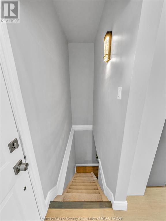 Photo 16 of 537 Elm Ave, Windsor ON