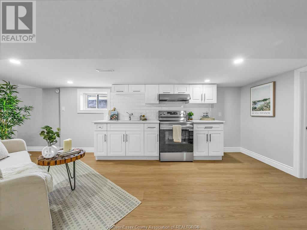 Photo 18 of 537 Elm Ave, Windsor ON