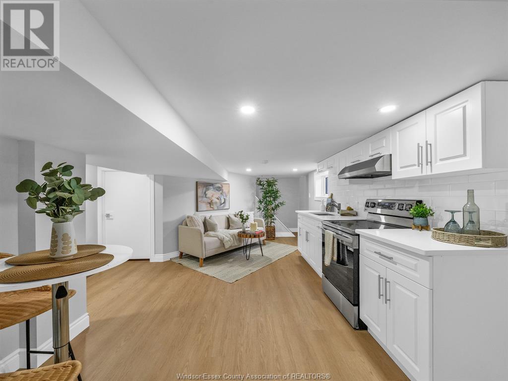 Photo 19 of 537 Elm Ave, Windsor ON