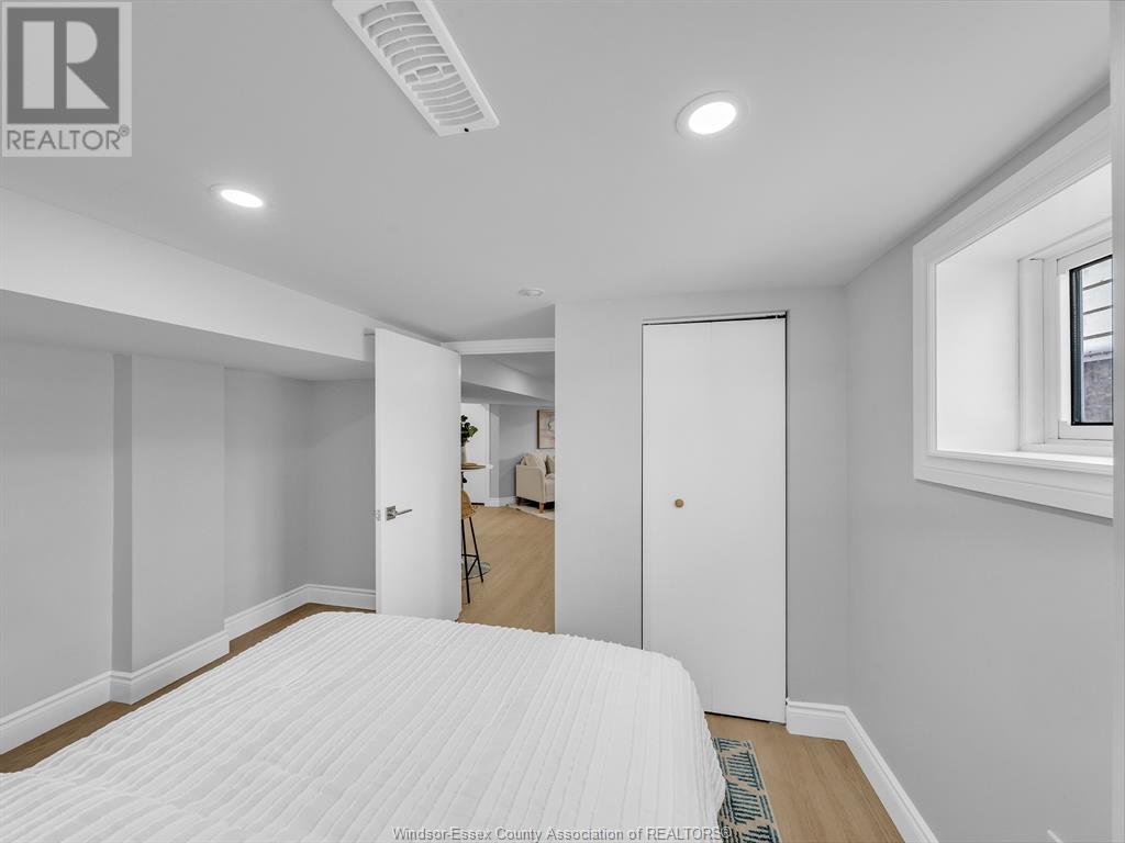 Photo 21 of 537 Elm Ave, Windsor ON