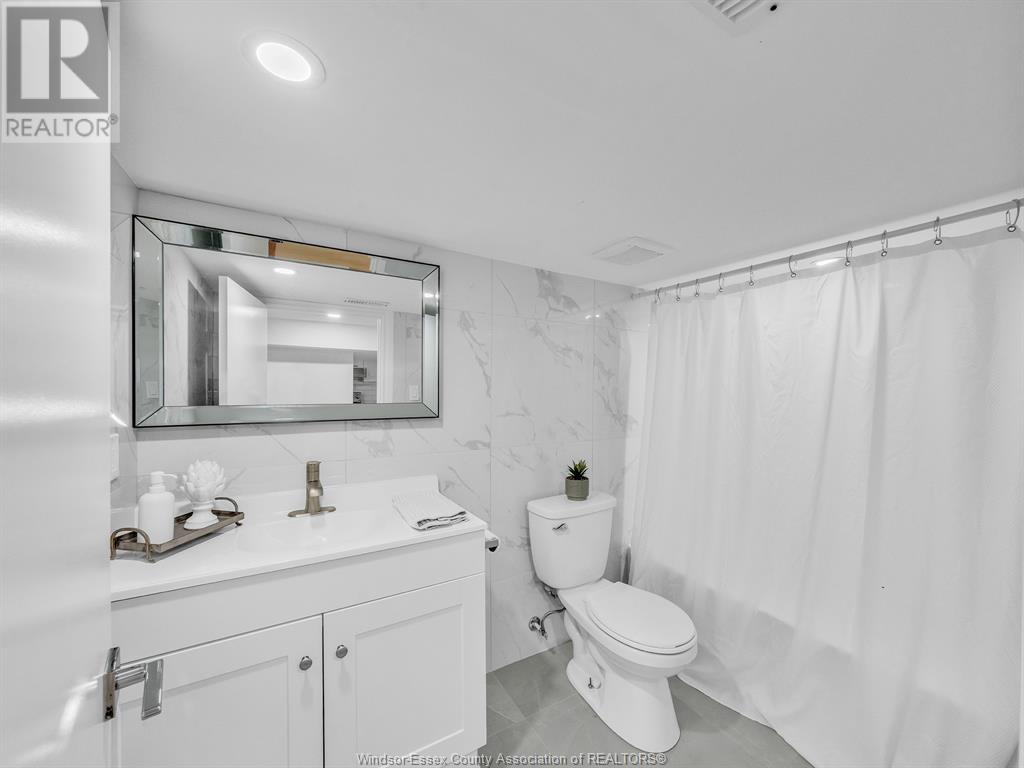 Photo 22 of 537 Elm Ave, Windsor ON