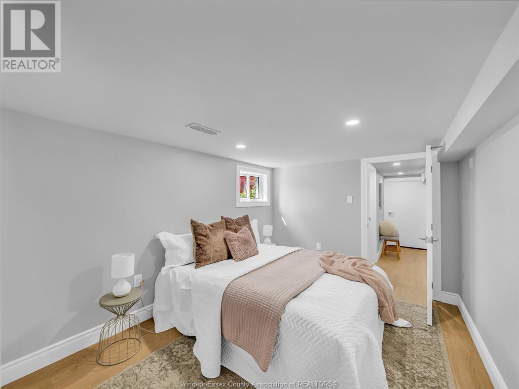Photo 24 of 537 Elm Ave, Windsor ON