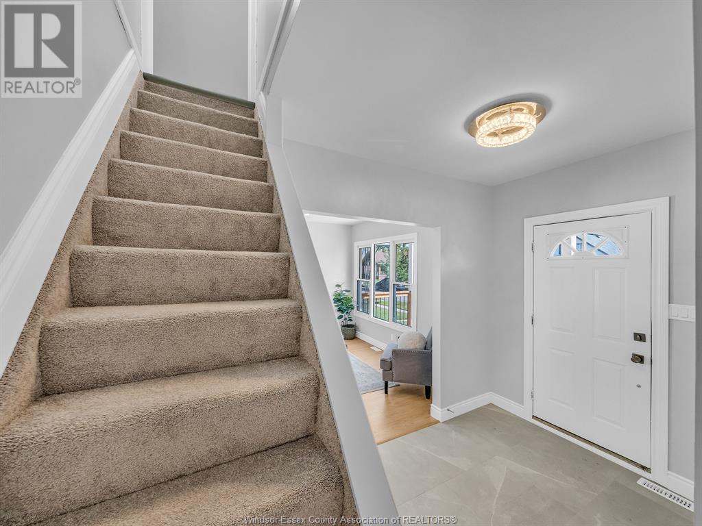 Photo 25 of 537 Elm Ave, Windsor ON