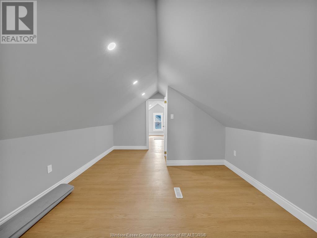 Photo 27 of 537 Elm Ave, Windsor ON