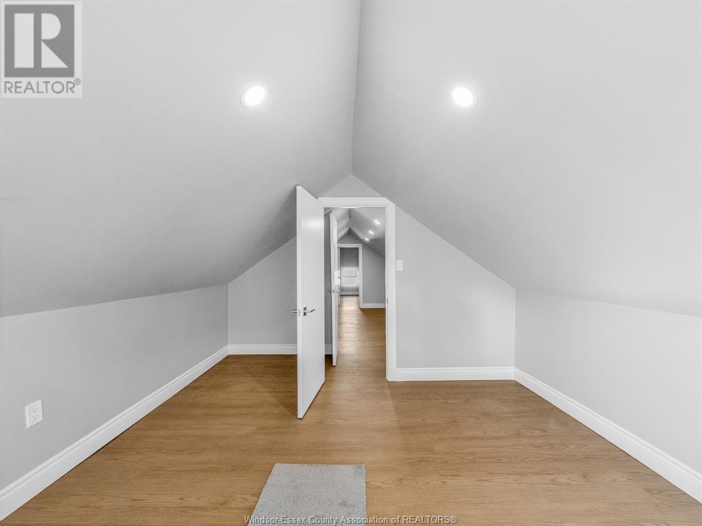 Photo 28 of 537 Elm Ave, Windsor ON