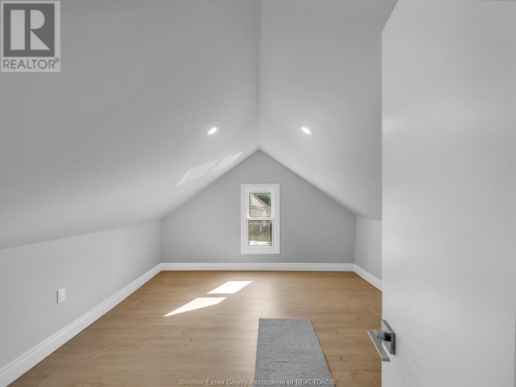 Photo 29 of 537 Elm Ave, Windsor ON