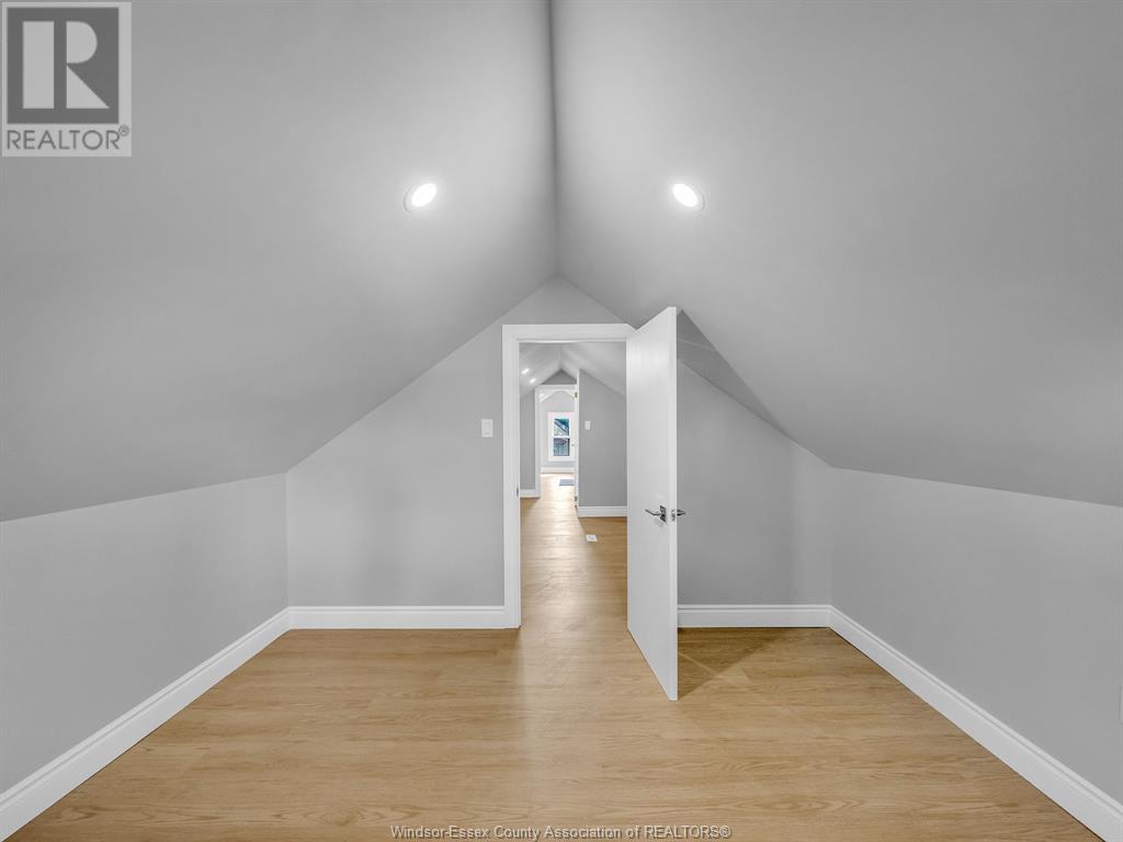 Photo 31 of 537 Elm Ave, Windsor ON